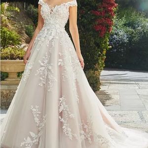 BRAND NEW WEDDING DRESS